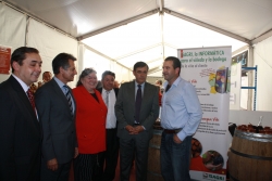 VISITA A LOS STAND LOCALES