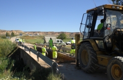 TRABAJOS EN EL PUENTE SOBRE EL RÍO JALON EN MONTUENGA