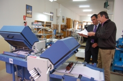 ANTONIO PARDO, PRESIDENTE DE LA DIPUTACIÓN, VISITANDO LA IMPRENTA PROVINCIAL