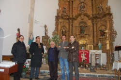 EL PTE, DE LA DIPUTACIÓN, EL ALCALDE DE LOS RÁBANOS Y REPRESENTANTES DE LA DIÓCESIS VISITANDO LA IGLESIA DE TARDAJOS