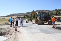 VISITA OBRAS CARRETERA VALDANZO