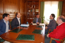 REUNIÓN ENTRE EL PTE DE LA DIPUTACIÓN Y REPRESENTANTES MUNICIPALES DE ZAYAS DE TORRE